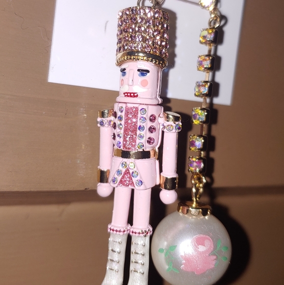 Betsey Johnson Earrings - Picture 2 of 3